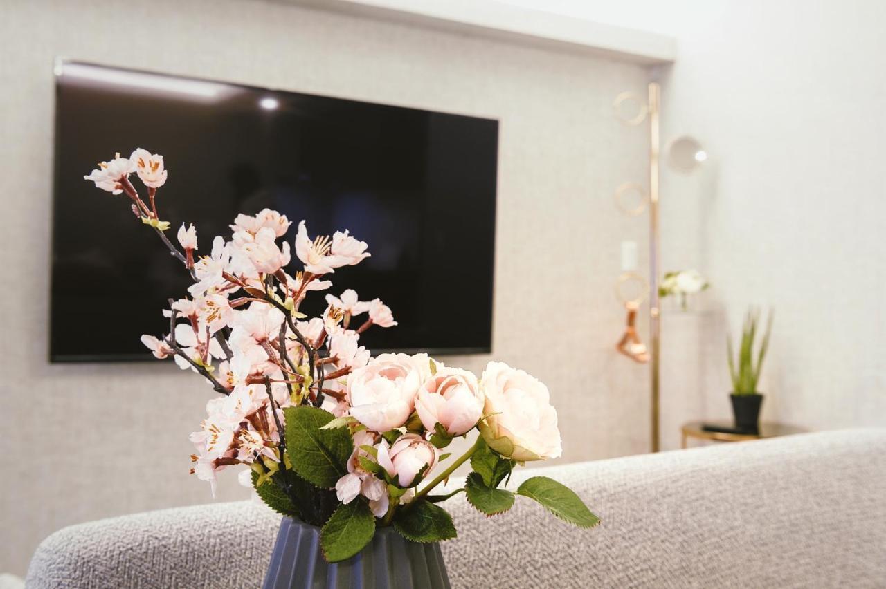 Cherry Blooming Tokyo- All Suite Boutique Hotel 东京伊樱里-中央区全套房艺术酒店 المظهر الخارجي الصورة